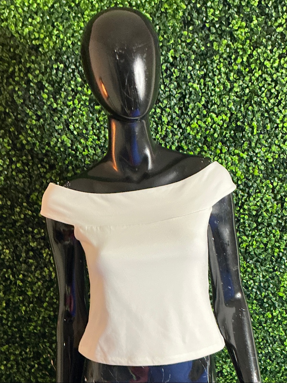Elegant Off-the-Shoulder White Crop Top